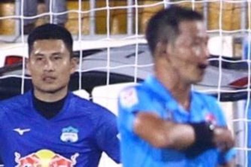 HAGL nhận bàn thua sau cú sút của ngoại binh Bình Định