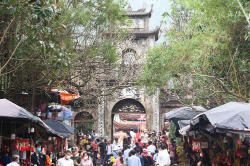 Chùa Hương: Ngày mở cửa trở lại thứ 2, đón 3 vạn lượt khách