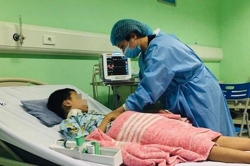 Lần đầu tiên ghép thận thành công cho trẻ bị suy thận giai đoạn cuối do đột biến gen