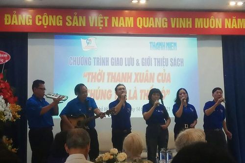 Ra mắt sách 'Nhớ một thời tuổi trẻ hào hùng'