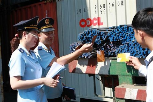 Gánh nặng thanh, kiểm tra vẫn 'đè' doanh nghiệp