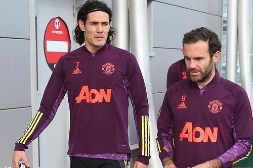 MU băn khoăn Cavani, Messi có thể 'tái đấu' Ronaldo ở La Liga