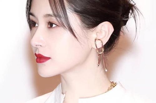 Mỹ nhân Hoan Lạc Tụng thừa nhận làm mẹ đơn thân
