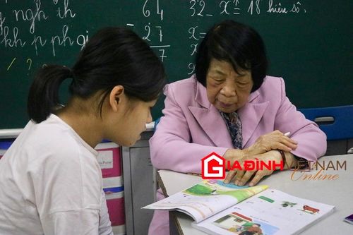 Bà giáo già 27 năm dạy chữ không công cho trẻ thiểu năng, lang thang cơ nhỡ