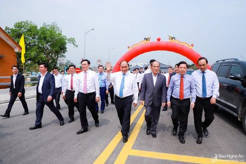 Thủ tướng dự Lễ thông xe cầu Cửa Hội bắc qua sông Lam nối Nghệ An và Hà Tĩnh