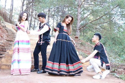 Thầy giáo trẻ với ý tưởng phát triển thời trang thổ cẩm dân tộc Bahnar