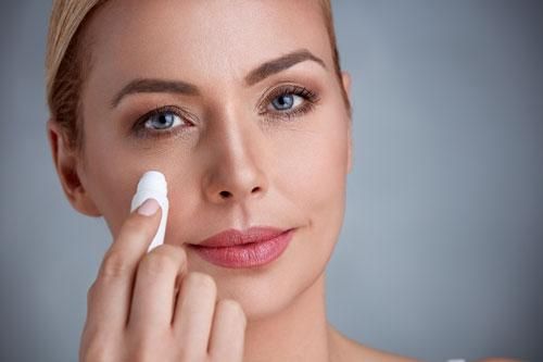 Loại bỏ quầng thâm, bọng mắt siêu đơn giản sau vài phút tại nhà