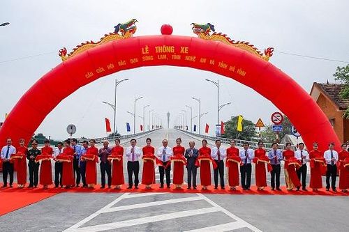 Thủ tướng Nguyễn Xuân Phúc dự lễ thông xe cầu Cửa Hội