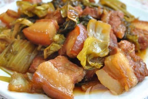 Bí quyết kho thịt ba chỉ dưa chua ngon mê ly, bao nhiêu cơm cũng hết
