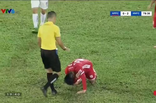 Hài hước tình huống Martin Lò bị trọng tài Ngô Duy Lân hạ 'knock-out'