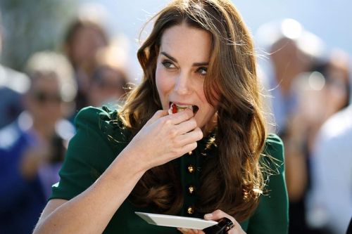Bí ẩn tủ đồ Hoàng gia: Những điều Kate Middleton không được làm khi trở thành cô dâu hoàng gia