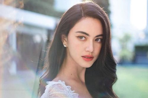 Mai Davika chính thức vượt mặt nữ minh tinh gạo cội Aum Patcharapa để lập kỷ lục này tại Thái Lan