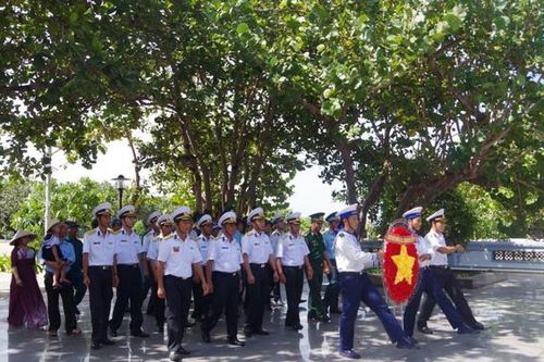 Quân dân đảo Trường Sa tri ân, tưởng nhớ các anh hùng bất tử Gạc Ma