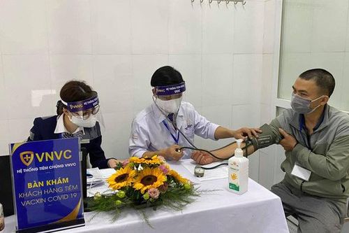 WB: 'Việc tiêm vaccine Covid-19 sẽ tác động lớn đến tốc độ phục hồi kinh tế Việt Nam'