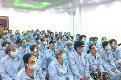 Hội Từ thiện Tường Nguyên phẫu thuật mắt miễn phí, tặng 2.000 suất cơm chay