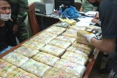 'Khui' bao tải chứa 180.000 viên hồng phiến, 1 kg MTTH, 2 bánh heroin