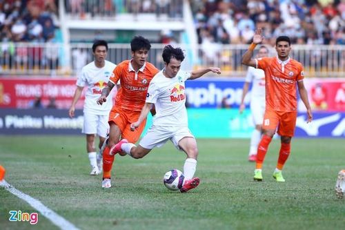 Văn Toàn thăng hoa, HAGL thắng nghẹt thở Bình Định