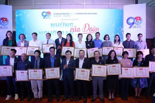 Trao tặng Kỷ niệm chương ''Vì thế hệ trẻ'', Bằng khen cho 290 cá nhân, đơn vị