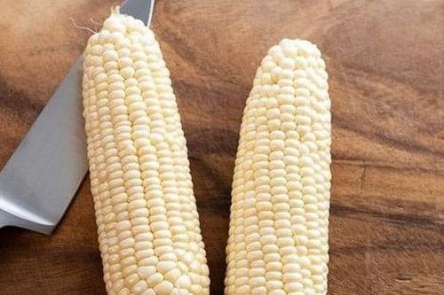 Trổ tài làm ngô nướng bằng nồi chiên không dầu, không ngờ thành quả lại ngon xuất sắc, cả nhà ăn hết veo trong 'một nốt nhạc'