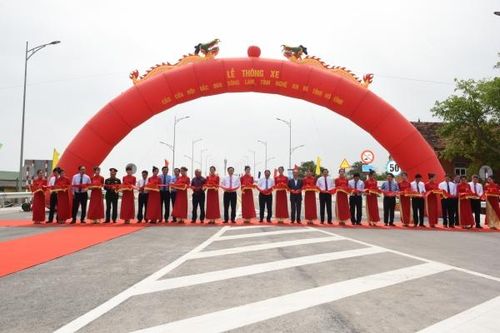 Thủ tướng Chính phủ Nguyễn Xuân Phúc dự Lễ thông xe cầu Cửa Hội