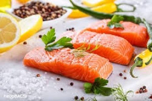 Ăn cá có thể giúp giảm các biến cố tim mạch