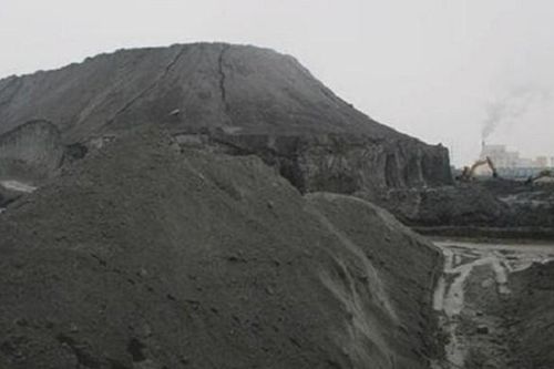 Tàu Bạch Đằng chở 1.500 tấn tro bay nhiệt điện Vĩnh Tân bị chìm ở Mũi Né