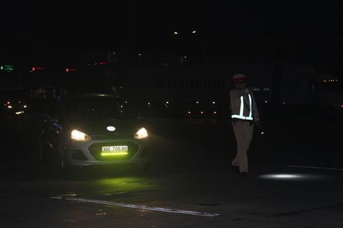 Trắng đêm 'lọc' lái xe nghiện ma túy, uống bia, rượu đi trên cao tốc