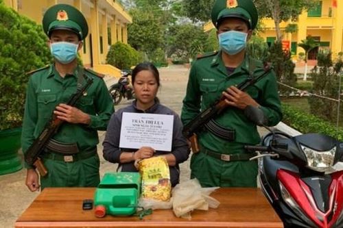 Kon Tum: Bắt giữ người phụ nữ vận chuyển 1 kg ma túy
