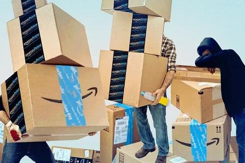 Shipper Amazon: 'Tôi phải đi tiểu vào chai vì sợ giao hàng trễ'