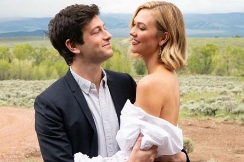 Siêu mẫu Karlie Kloss sinh con đầu lòng