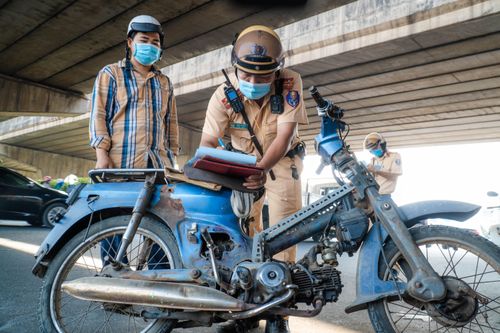 CSGT TP.HCM tạm giữ nhiều xe cũ nát