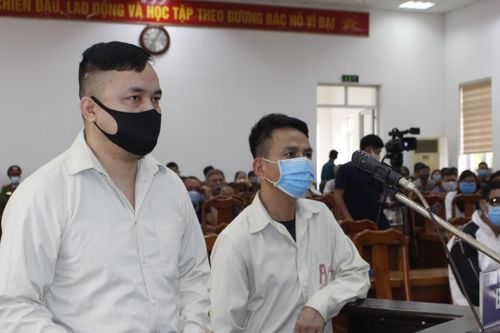 Đánh cảnh sát ở chốt kiểm dịch, 2 người lĩnh án tù