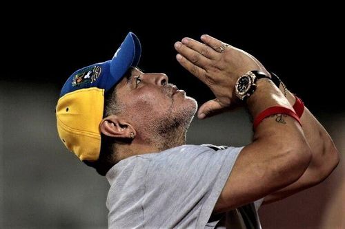 Maradona được chăm sóc như tù nhân trước khi qua đời