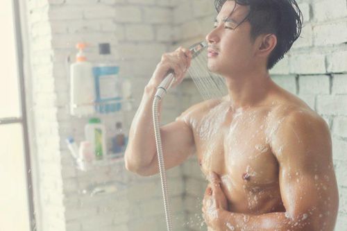 5 cách giúp làn da của nam giới bớt khô