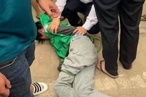 Hà Nội: Bắt đối tượng mang theo súng cướp ngân hàng giữa buổi trưa