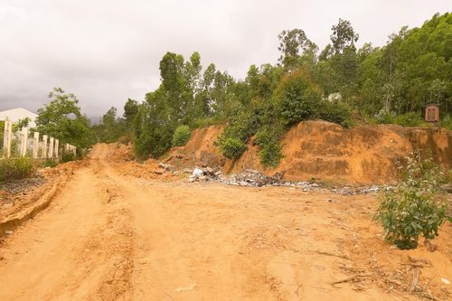 'Đất tặc', 'đá tặc' tại di tích lịch sử quốc gia Đồi Cả (Phù Cát, Bình Định): 'Rất khó xử lý' (?!)