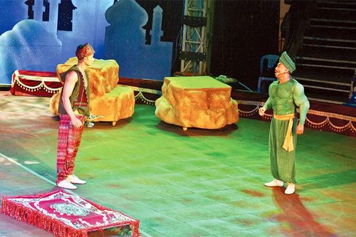 Sân khấu thành phố đồng loạt sáng đèn