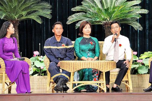 Nhân lên những tấm gương bình dị mà cao quý
