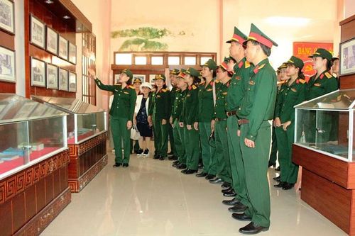 Cục Chính trị Quân khu 5 hành quân về nguồn