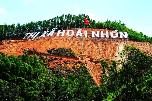 Khẩn trương trồng lại rừng ở công trình 'khoét núi' thị xã Hoài Nhơn