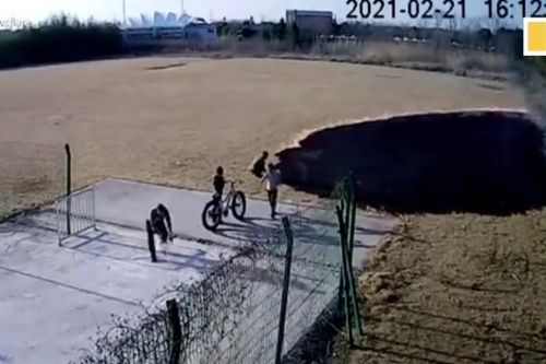 Thử nghiệm kính lúp, hai cha con làm cháy bãi cỏ 2.000 m2