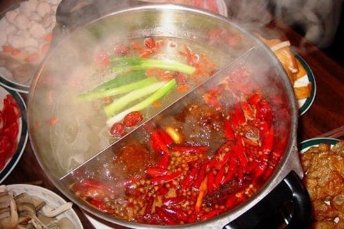 Nấc cụt liên tục, gái trẻ bàng hoàng khi biết bị ung thư