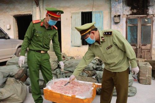 Ngăn chặn kịp thời hơn 2 tấn nầm lợn hôi thối trên đường đi tiêu thụ