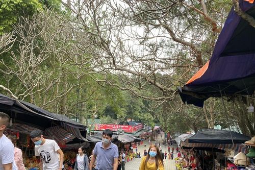 Lễ hội chùa Hương: Đón hơn 4 vạn khách, không còn cảnh 'tả tơi' đi hội