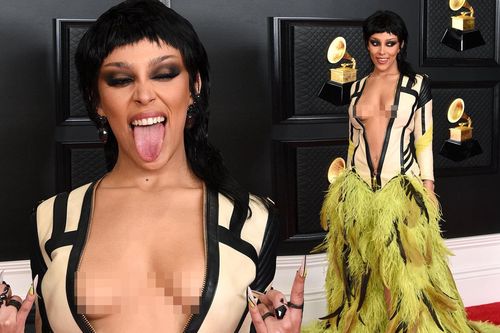 'Nóng mặt' với bộ cánh hở bạo của Doja Cat tại Grammy 2021