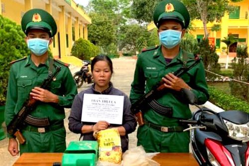 Người đàn bà vận chuyển thuê 1kg ma túy đá với giá 2 triệu đồng