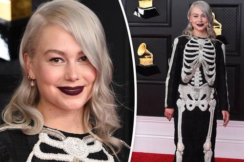 Nữ ca sĩ 9x hóa 'bộ xương di động' trên thảm đỏ Grammy 2021