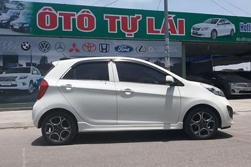 Thuê loạt ô tô đem bán ra nước ngoài, thu lời bất chính hơn 11 tỷ đồng