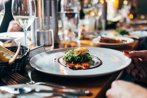Bóc mẽ 10 chiêu 'dắt mũi' thực khách của nhà hàng