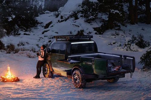 Xuất hiện xe bán tải điện như ngôi nhà di động, có thể cắm trại trên nóc